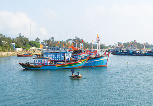 Nhiều biện pháp hiệu quả hỗ trợ ngư dân bám biển